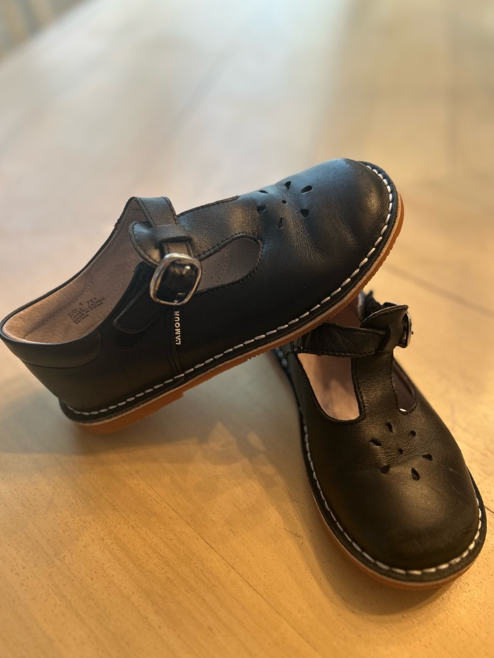 L’Amour Girls Leather Classic Black Mary Jane Kids Shoes size 1 EUC